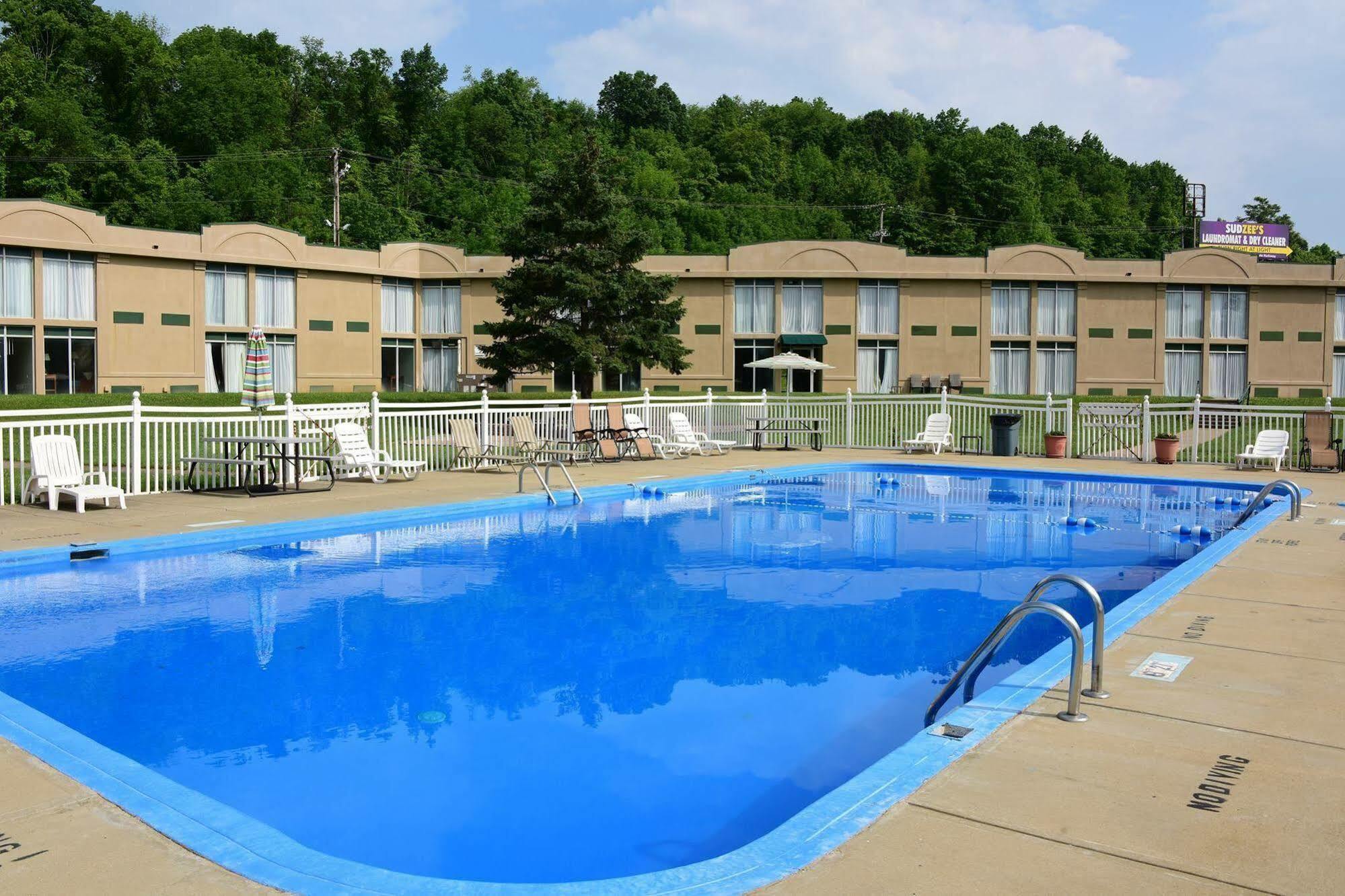 Red Roof Inn Cambridge, Oh Екстериор снимка