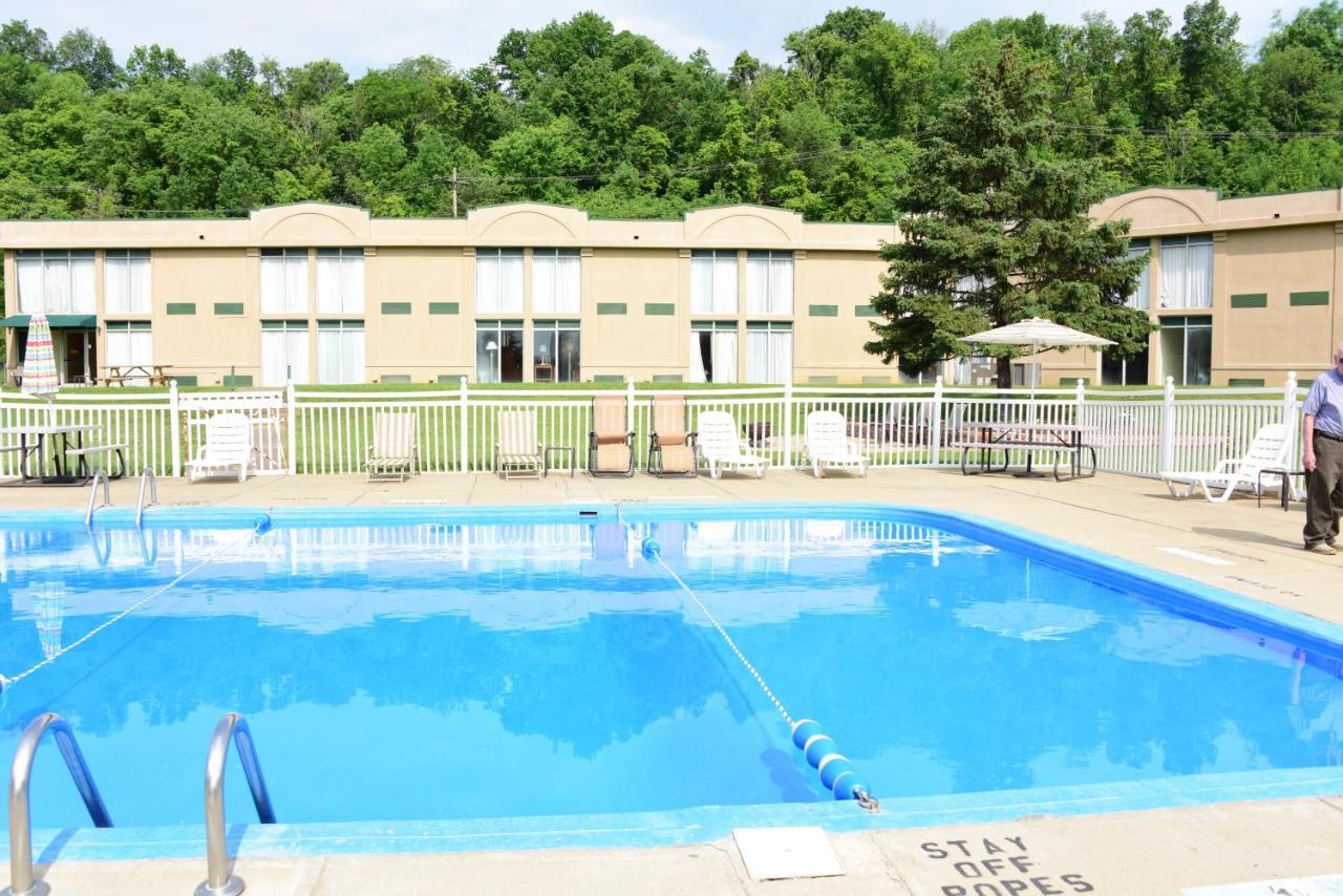 Red Roof Inn Cambridge, Oh Екстериор снимка